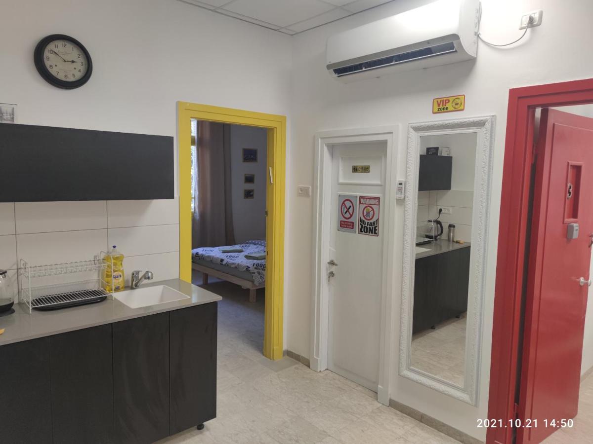 Apartment Comfy - For A Quiet, Family Holiday Without Parties ไฮฟา ภายนอก รูปภาพ